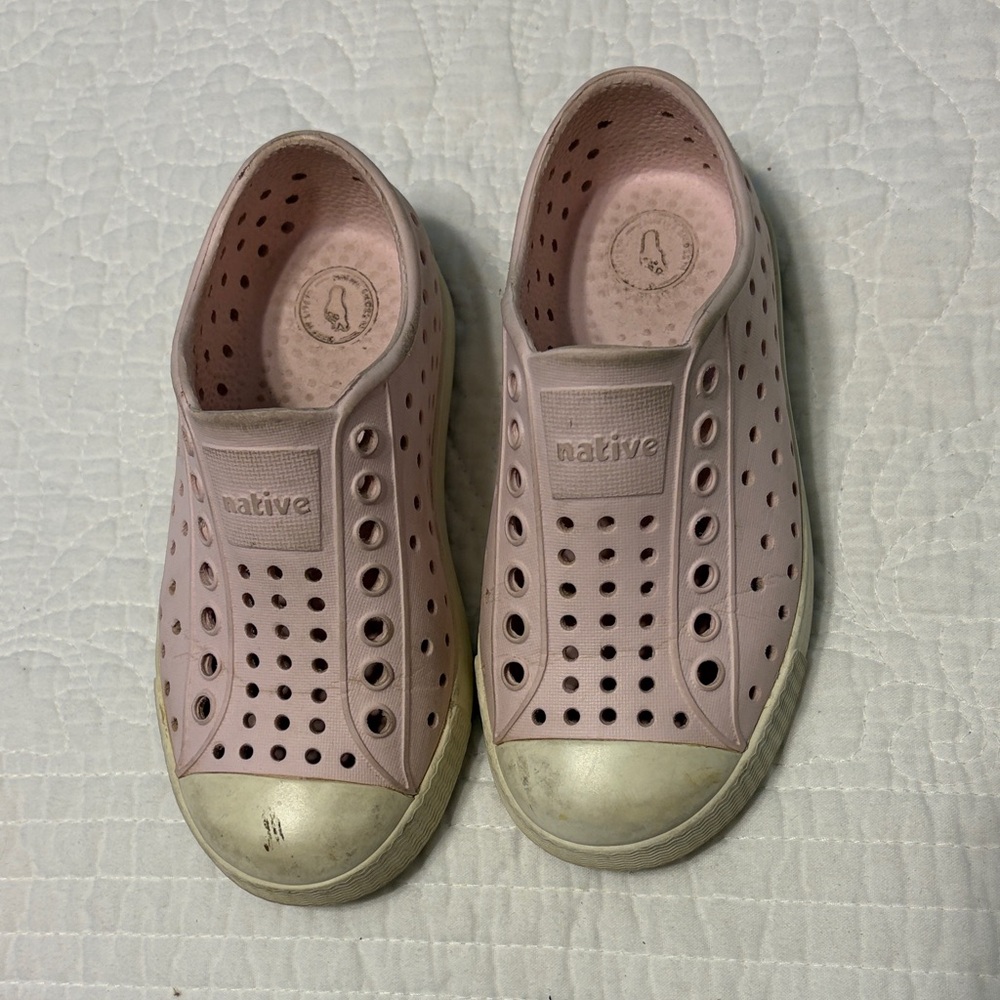 Native Kids Water Shoes - Light Pink and White